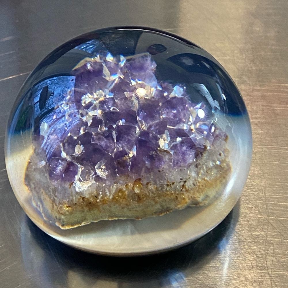 Lorenzo Glass Paper Weight containing a natural amethyst crystal cluster inside - Picture 8 of 12